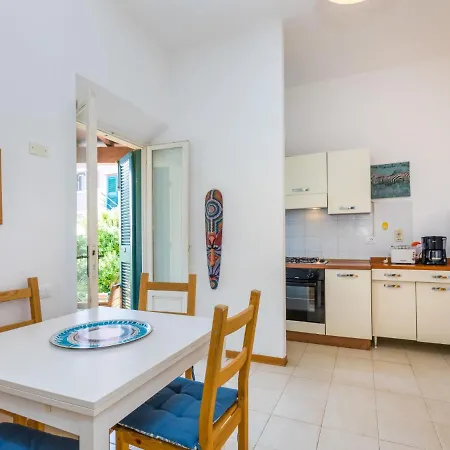 בית נופש I Lecci By Interhome קסטיליאונצ'לו